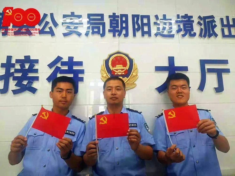 铁笼中的小鹿逃脱